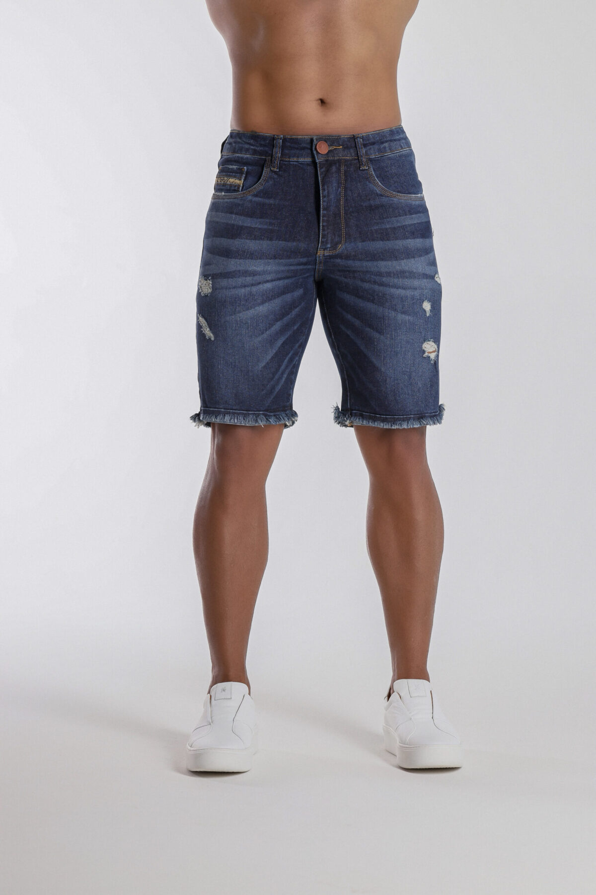 Bermuda Jeans Escura No Laser E Barra Repicada. - Imagem 2