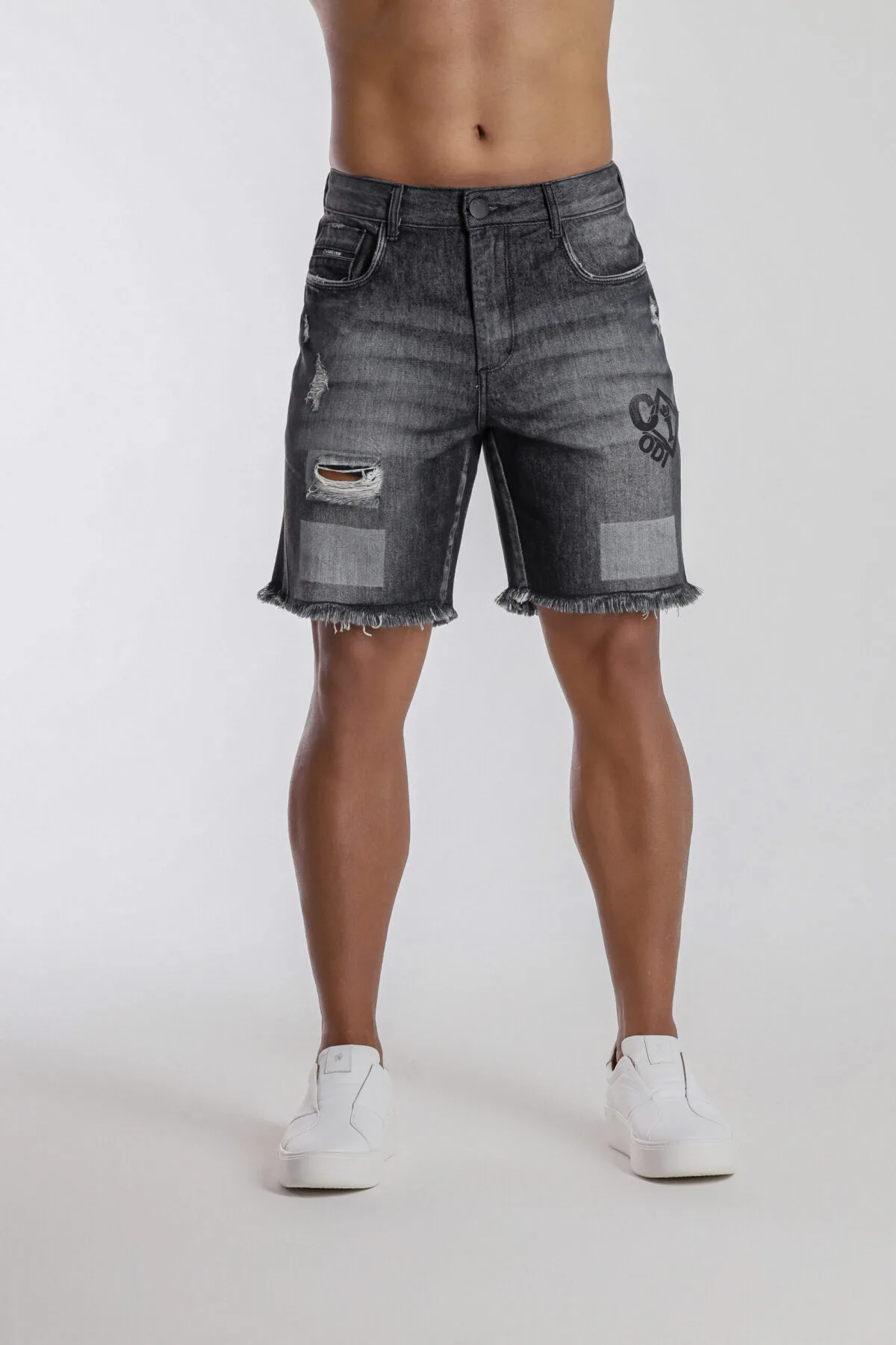 Bermuda Jeans Preta Estonada Com Silk Codi. - Imagem 3