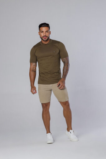 Bermuda Hi-Stone Com Detalhes No Bolso E Acessórios Ouro Velho.