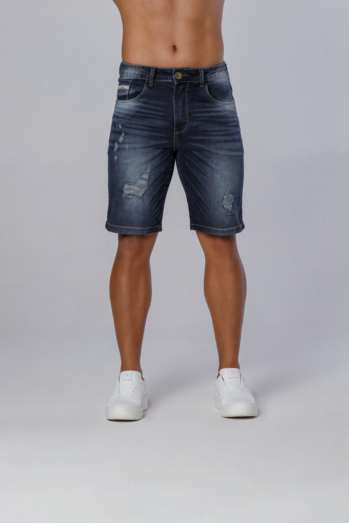 Bermuda Jeans Com Devorê, Bigode No Laser, Used E Acessórios Ouro velho. - Imagem 2