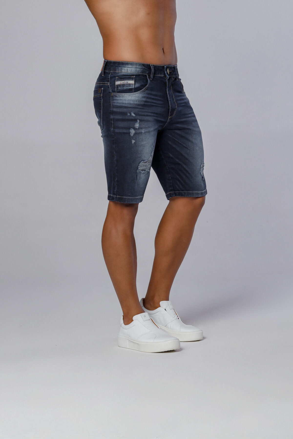 Bermuda Jeans Com Devorê, Bigode No Laser, Used E Acessórios Ouro velho. - Imagem 3