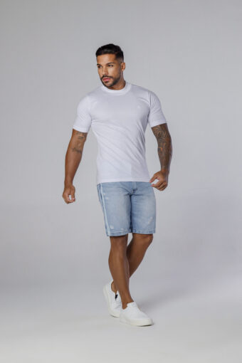 Bermuda Jeans Delavê Com Faixas Silkadas Laterais, Bigode No Laser E Acessórios Laranja.