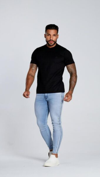 Calça Jeans Clara Com Strass Na Lateral.