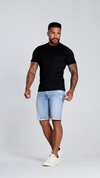 Bermuda Jeans Com Barra Virada, Bordado, Bigode No Laser, Rebolhos E Acessórios Vermelhos.