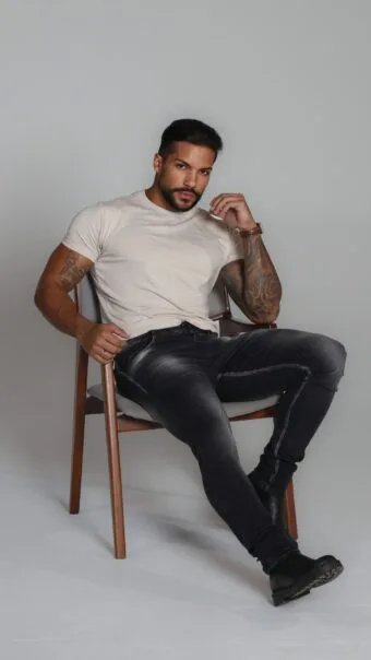 Calça Jeans SLIM Escura, Com Biopolimento Corrosão.