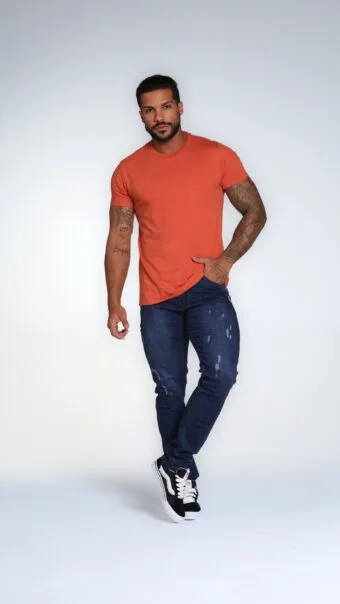 Calça Jeans com Puídos Modelagem Slim