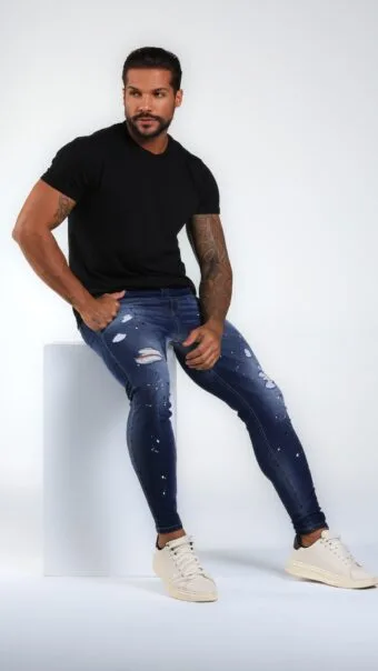 Calça Jeans Com Stone Laser, Respingos, Devorê E Acessórios Brancos.