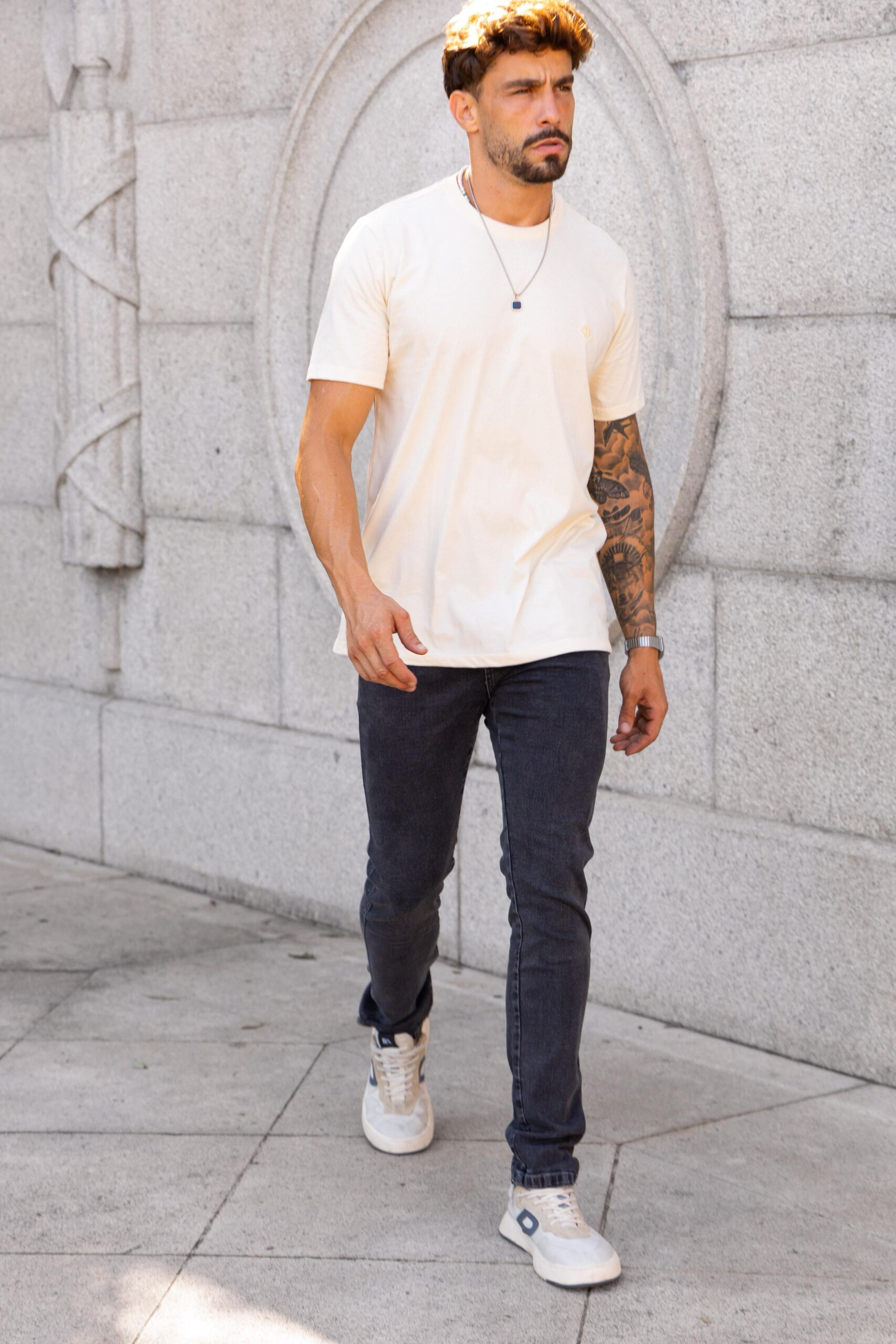 CAMISETA BÁSICA OFF WHITE - Imagem 2