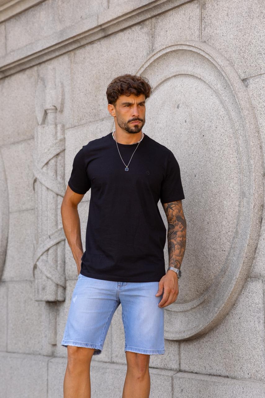 CAMISETA BÁSICA PRETA