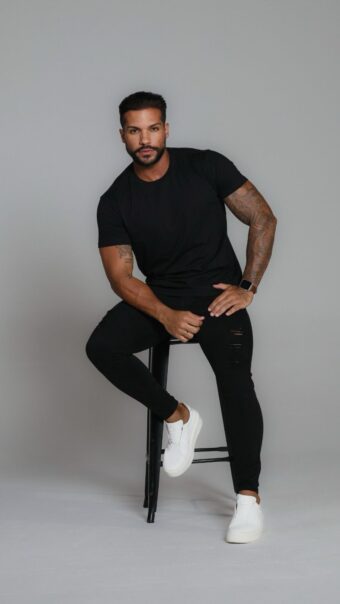 CALÇA JEANS SKINNY DESTROYED PRETA