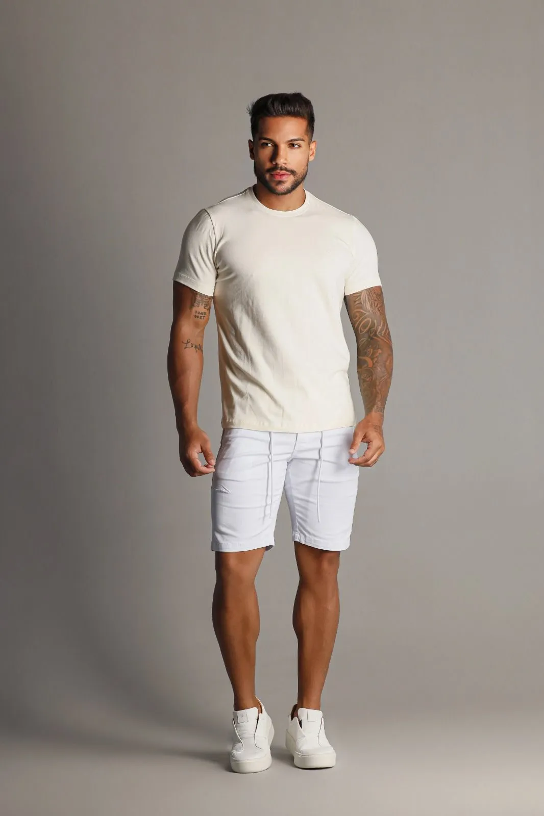 BERMUDA JEANS BRANCA COM FITA DOURADA