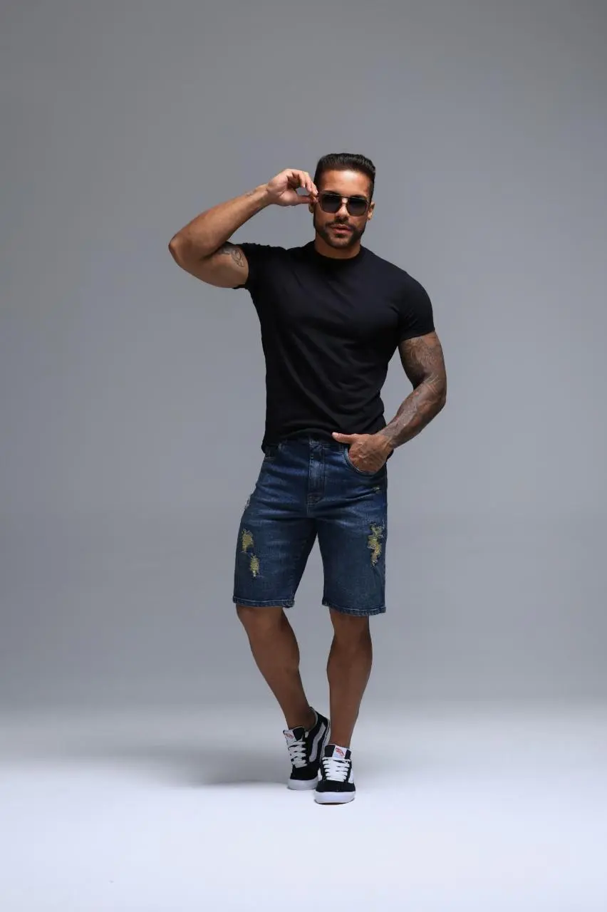 BERMUDA JEANS AZUL MÉDIO COM DETALHES NO BOLSO