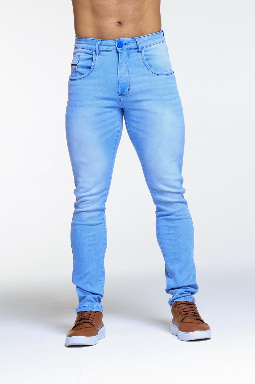 CALÇA JEANS SLIM COM BOTÃO AZUL LAVAGEM CLARA - Imagem 2